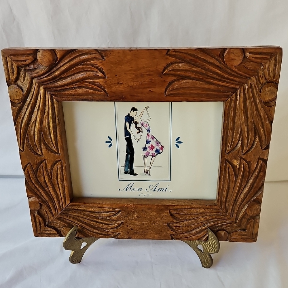 VINTAGE  MON AMI  FLORAL  HANDCARVED BROWN  WOODEN  PHOTO FRAME  SIZE  5"  X 7 "